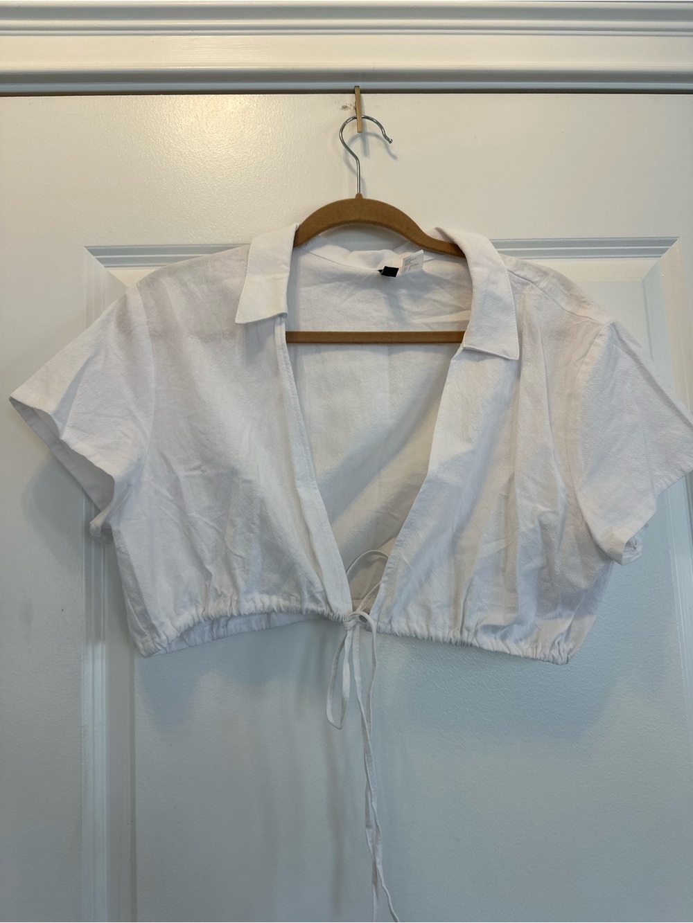 H&M White Cropped Tie-Front Collared Top
